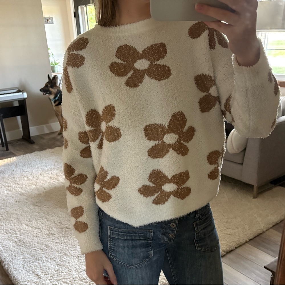 Fuzzy flower patter sweater